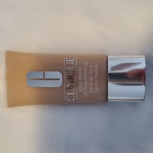Clinique Stay-matte Oil Free Foundation - Cream Chamois